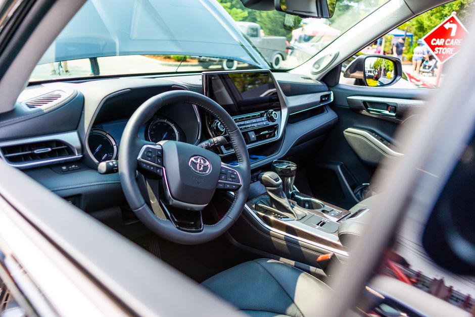 Used Toyota Highlander Guide: Buy the Right Year and Mileage